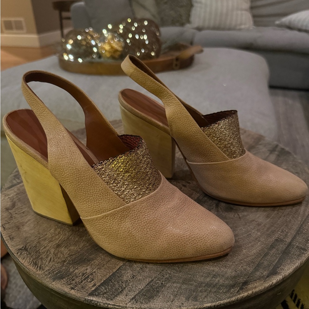 Rachel Comey Tan and Gold Mules Size 8
